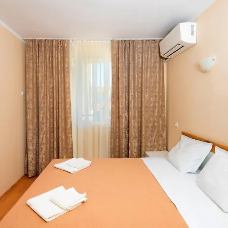 House With Garden Ahyolu