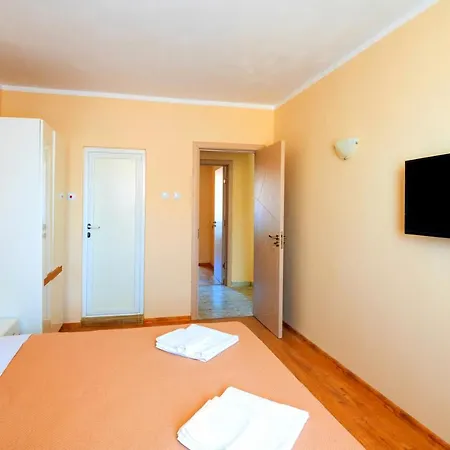 House With Garden 3*