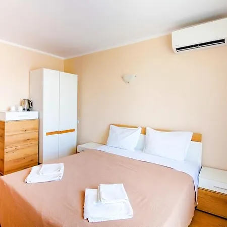 Konukevi House With Garden Ahyolu