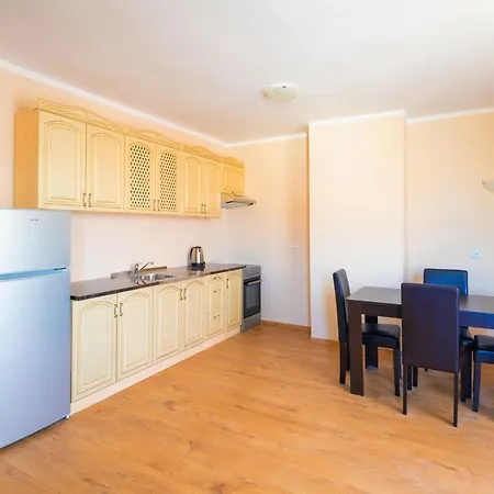 House With Garden Konukevi