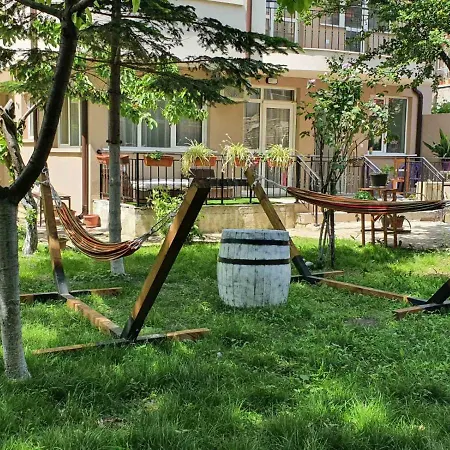 House With Garden Къща за гости Поморие