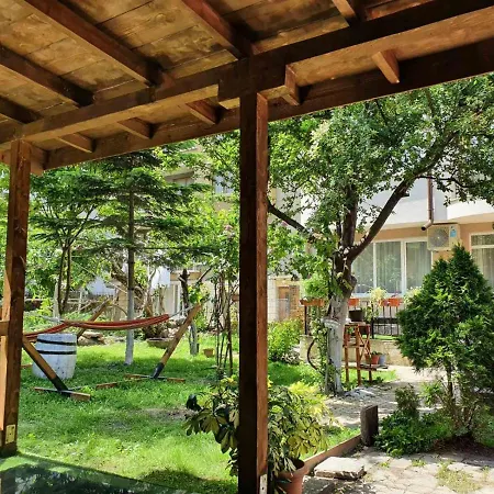 House With Garden 게스트하우스